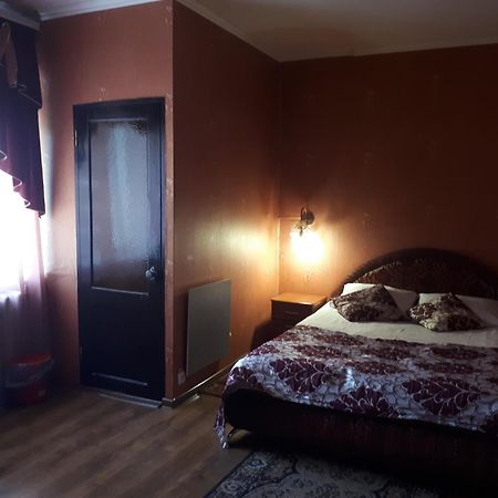 Hotel Gostynnyi Dvir Sharhorod Exteriér fotografie