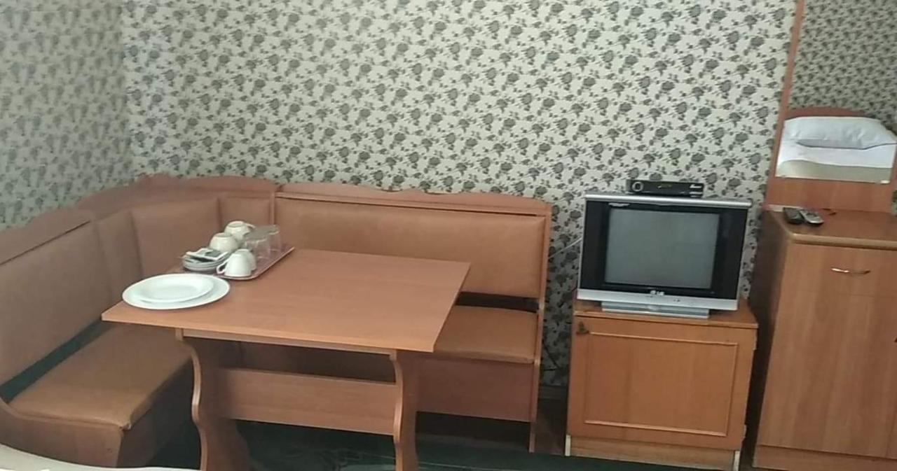 Hotel Gostynnyi Dvir Sharhorod Exteriér fotografie