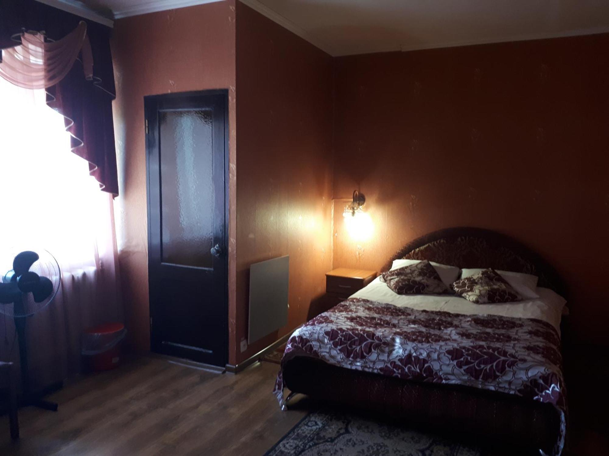 Hotel Gostynnyi Dvir Sharhorod Exteriér fotografie