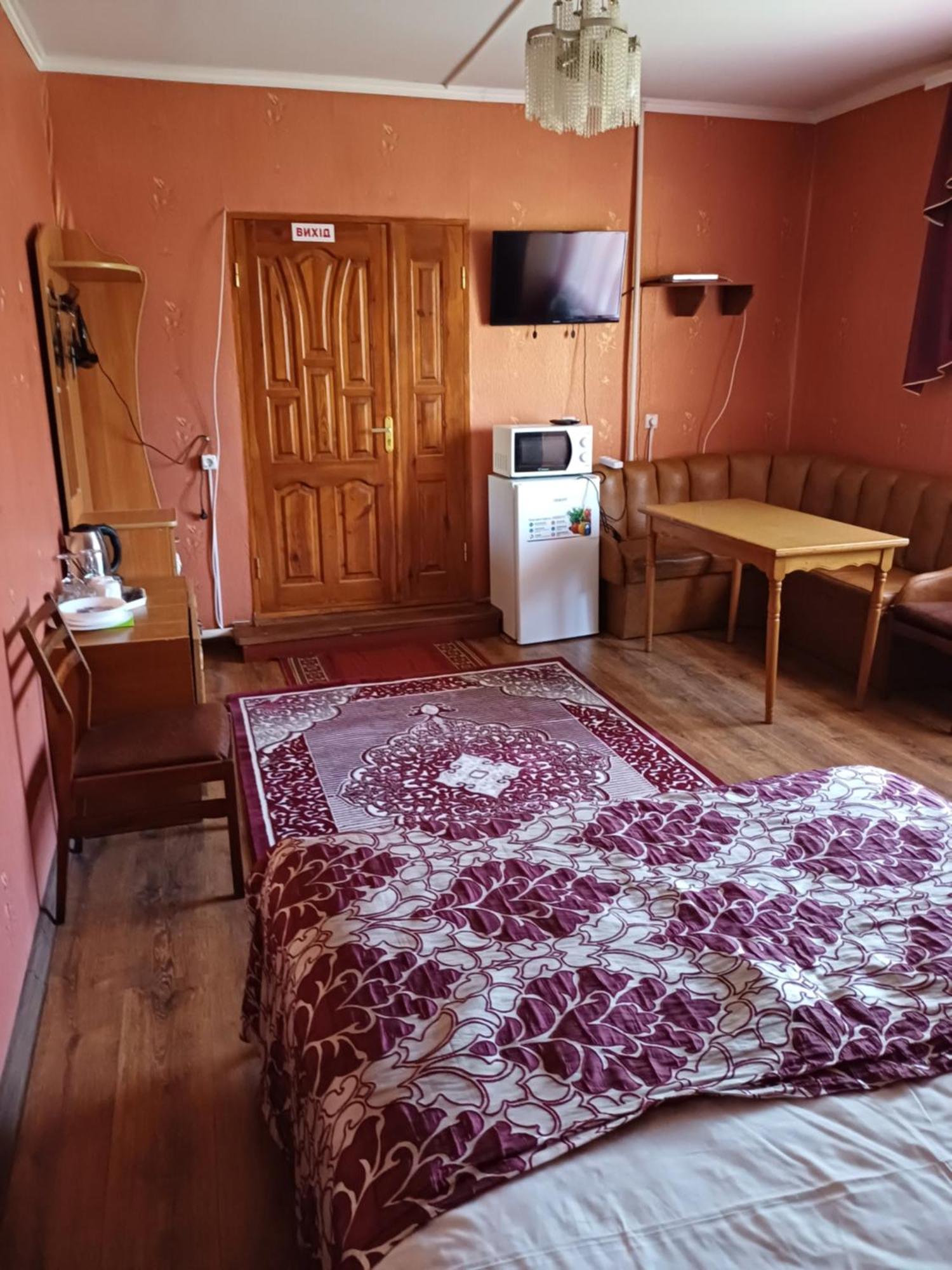 Hotel Gostynnyi Dvir Sharhorod Exteriér fotografie