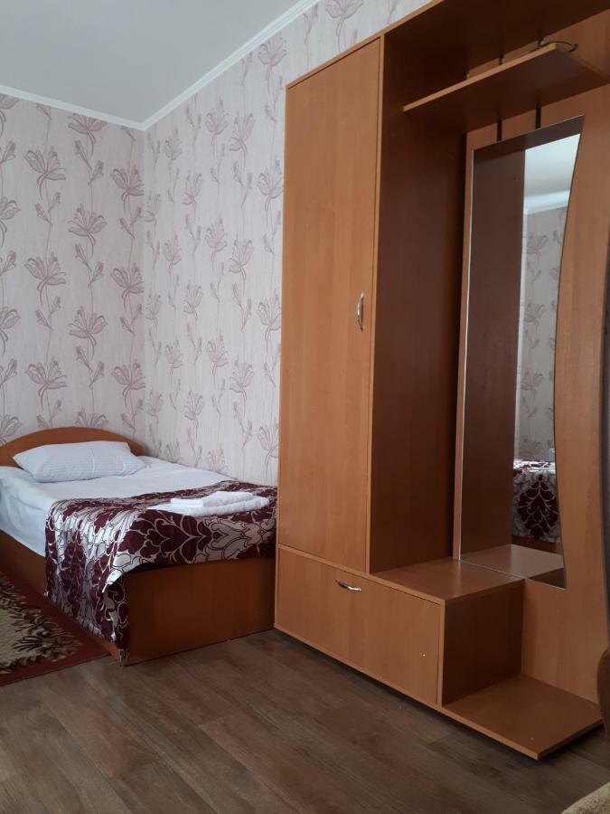 Hotel Gostynnyi Dvir Sharhorod Exteriér fotografie