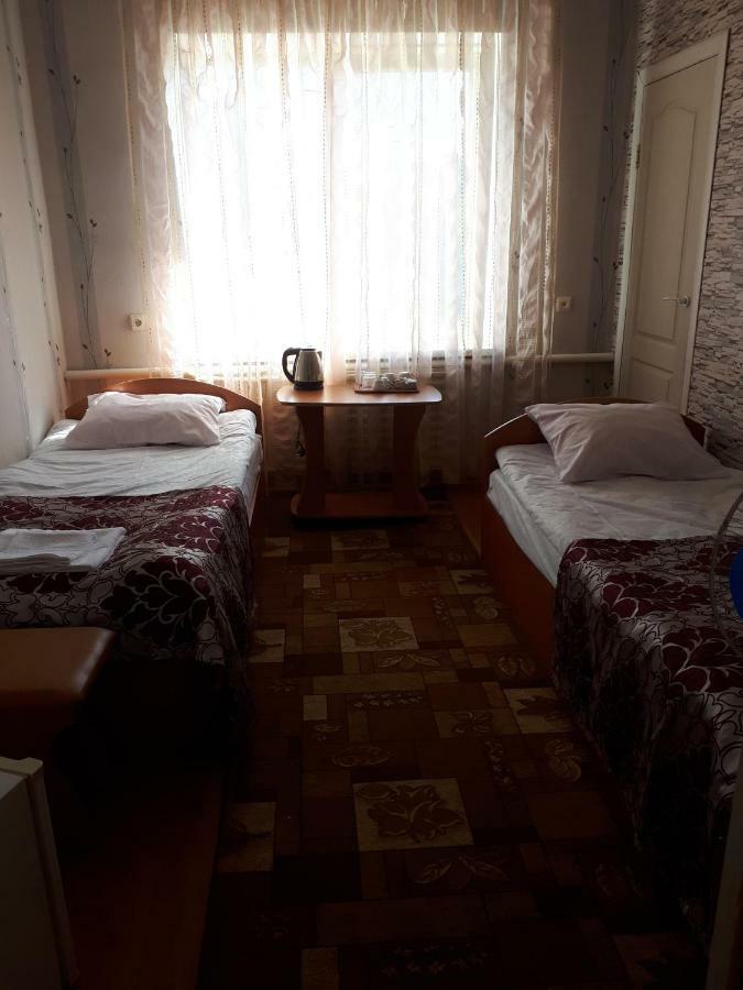 Hotel Gostynnyi Dvir Sharhorod Exteriér fotografie