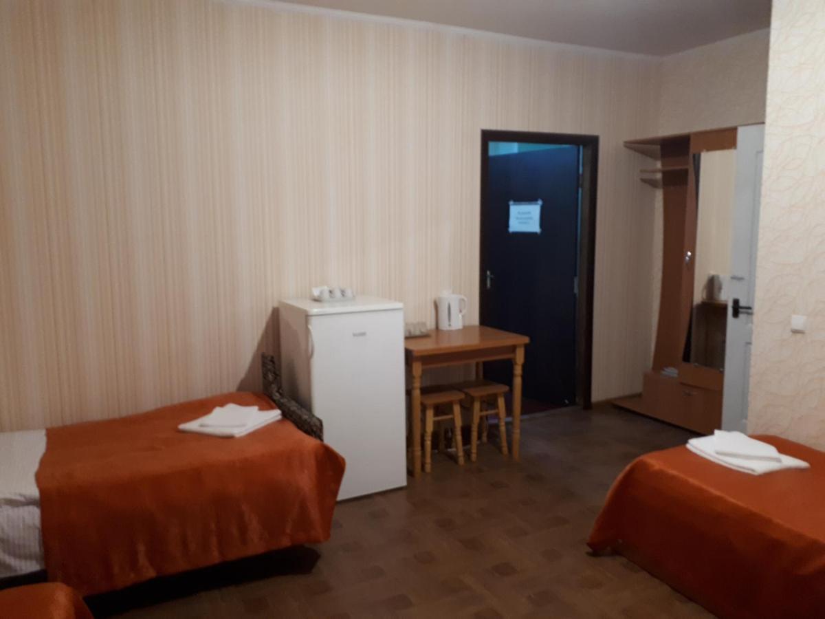 Hotel Gostynnyi Dvir Sharhorod Exteriér fotografie