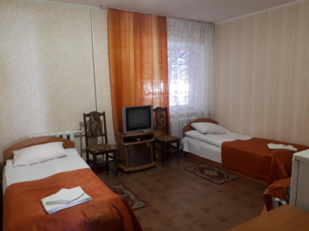 Hotel Gostynnyi Dvir Sharhorod Exteriér fotografie