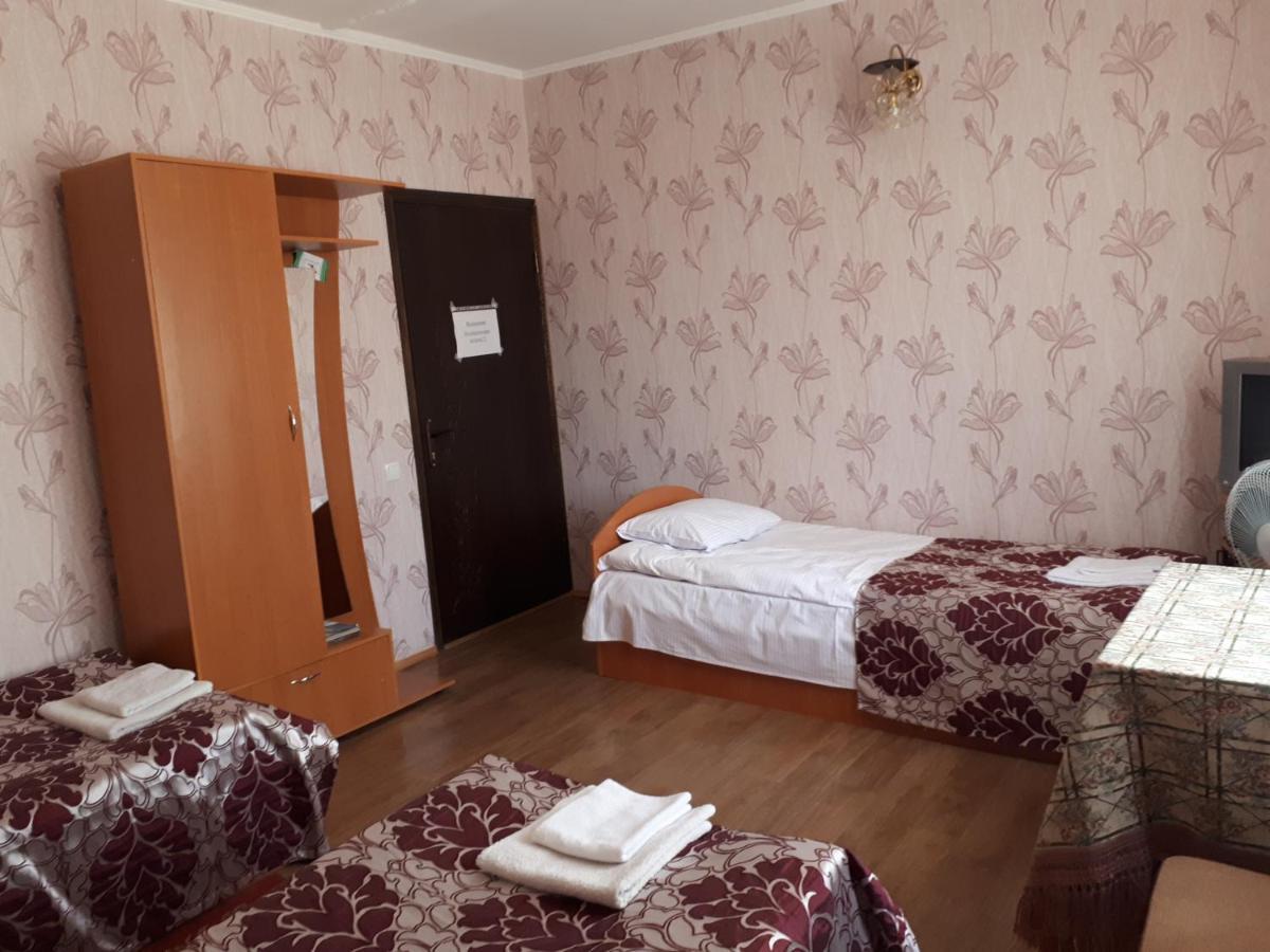 Hotel Gostynnyi Dvir Sharhorod Exteriér fotografie