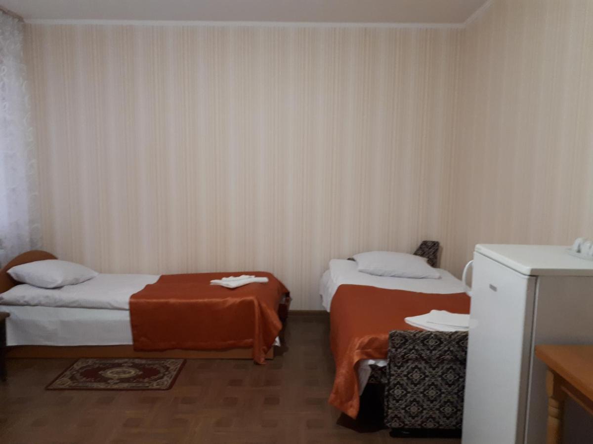Hotel Gostynnyi Dvir Sharhorod Exteriér fotografie