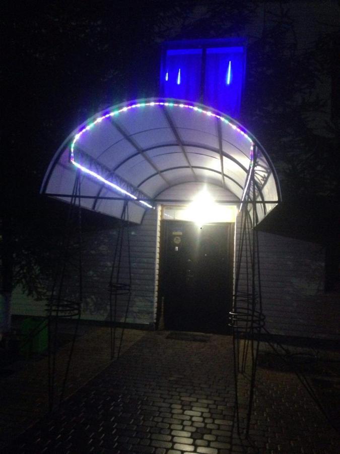 Hotel Gostynnyi Dvir Sharhorod Exteriér fotografie