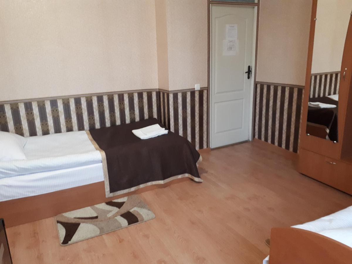 Hotel Gostynnyi Dvir Sharhorod Exteriér fotografie