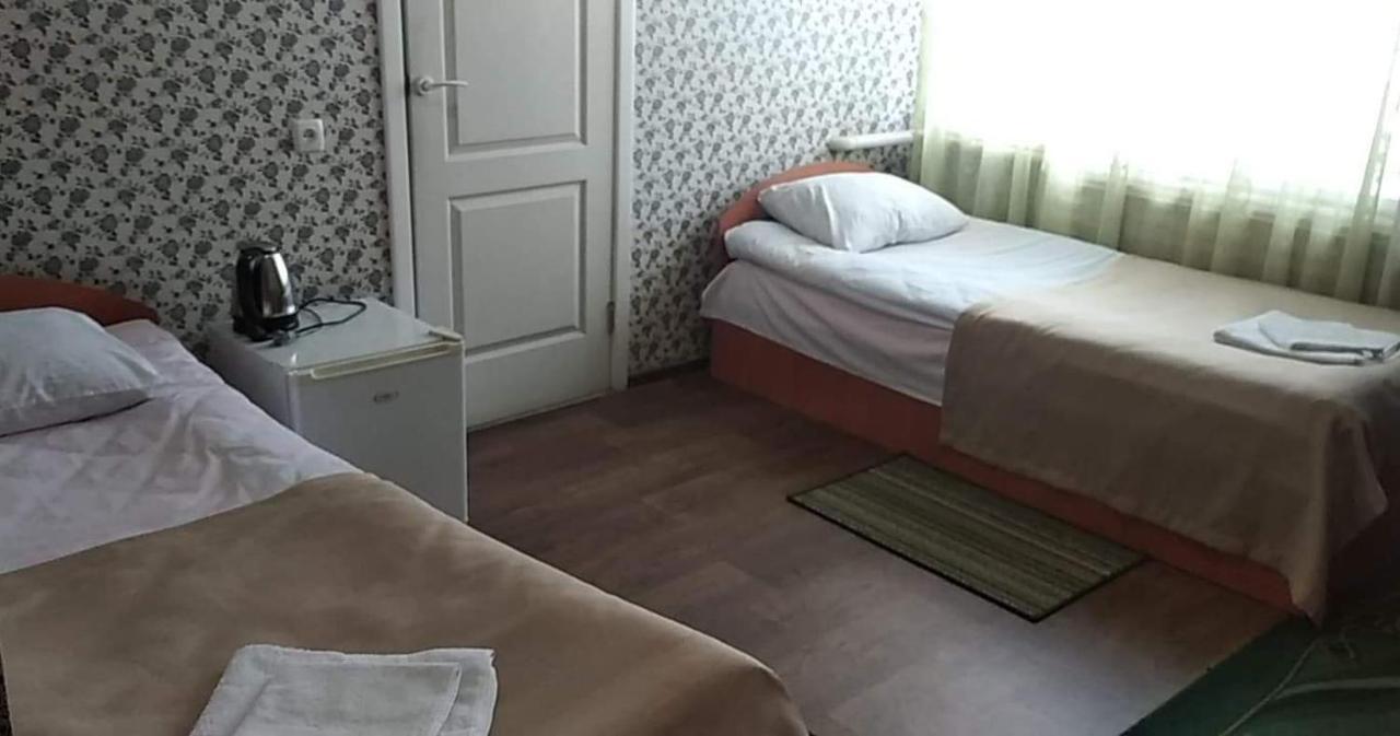 Hotel Gostynnyi Dvir Sharhorod Exteriér fotografie
