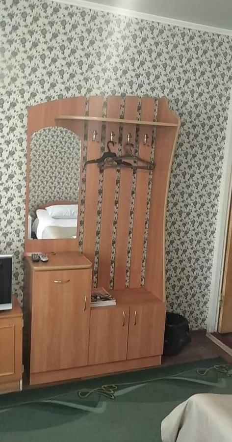 Hotel Gostynnyi Dvir Sharhorod Exteriér fotografie